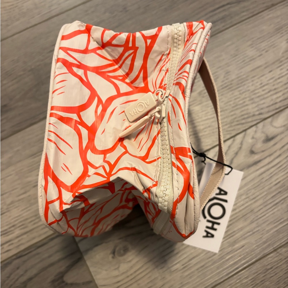 New Aloha Collection Red floral print Cabin Crew - Picture 9 of 9